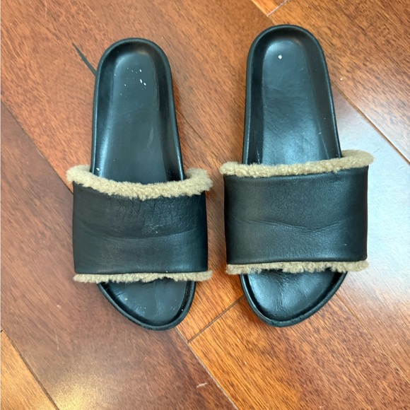beek Black and Tan Women's Slippers - Picture 1 of 4